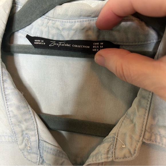 Zara Chambray Casual Button Down Shirt with Contrast Sleeves Size Medium - Picture 4 of 6